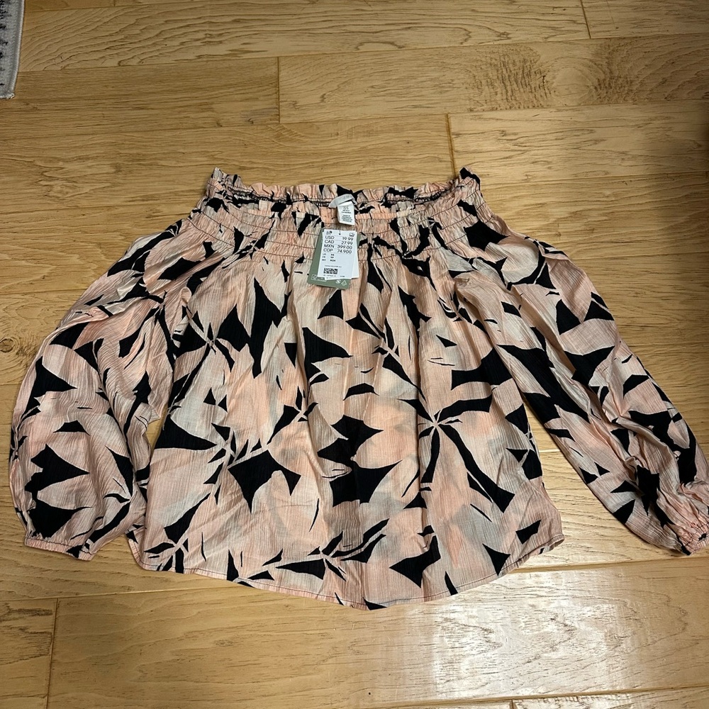 H&M Peach and Black Leaf Print Skirt